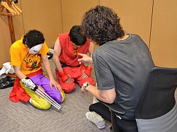 画像ギャラリー No.003のサムネイル画像 / 総師範まこと vs. 椿姫ユンの勝負の行方やいかに? 「スパIV AE」メディア対抗戦,GODSGARDEN総帥,総師範KSKのイベントレポートを掲載