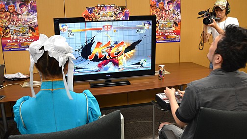 画像ギャラリー No.009のサムネイル画像 / 総師範まこと vs. 椿姫ユンの勝負の行方やいかに? 「スパIV AE」メディア対抗戦,GODSGARDEN総帥,総師範KSKのイベントレポートを掲載