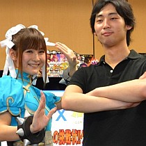 画像ギャラリー No.017のサムネイル画像 / 総師範まこと vs. 椿姫ユンの勝負の行方やいかに? 「スパIV AE」メディア対抗戦,GODSGARDEN総帥,総師範KSKのイベントレポートを掲載