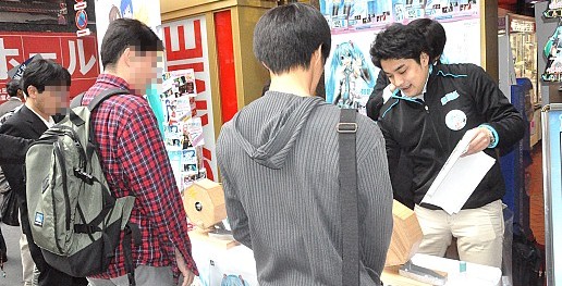 画像ギャラリー No.008のサムネイル画像 / 2頭身「初音ミク」も来場。「初音ミク -Project DIVA- extend」発売記念抽選会の模様をレポート。開発者によるインタビューも