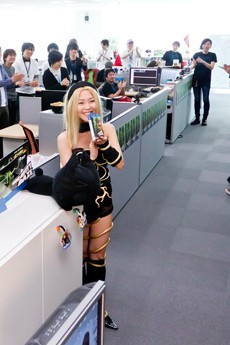 画像ギャラリー No.033のサムネイル画像 / ディレクター外山氏のほか,吉田修平氏や桝田省治氏も登場した「GRAVITY DAZE」先行体験会&スタジオ見学ツアーをレポート