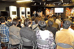 画像ギャラリー No.003のサムネイル画像 / 椿姫彩菜さん,古木のぞみさんが来場者とガチバトル。最後は意外な結末に? 「ULTIMATE MARVEL VS. CAPCOM 3」ユーザー体験会をレポート