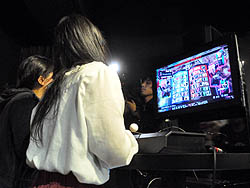 画像ギャラリー No.008のサムネイル画像 / 椿姫彩菜さん,古木のぞみさんが来場者とガチバトル。最後は意外な結末に? 「ULTIMATE MARVEL VS. CAPCOM 3」ユーザー体験会をレポート