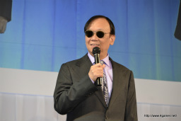 画像ギャラリー No.004のサムネイル画像 / 堀井雄二氏や齊藤プロデューサーが登壇した「ドラゴンクエストX 」完成披露発表会をレポート。SMAPの5人が出演するCMも7月26日よりオンエア