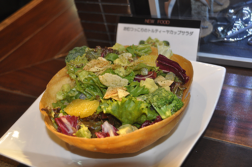 画像ギャラリー No.016のサムネイル画像 / 五種族をイメージしたドリンクもあり。ついにレベル5となった「LUIDA'S BAR」の新メニューを,カウントダウンイベントレポートと合わせてお届け