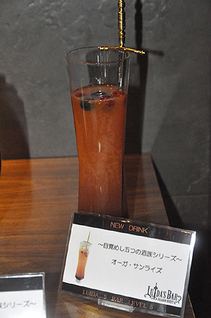 画像ギャラリー No.026のサムネイル画像 / 五種族をイメージしたドリンクもあり。ついにレベル5となった「LUIDA'S BAR」の新メニューを,カウントダウンイベントレポートと合わせてお届け