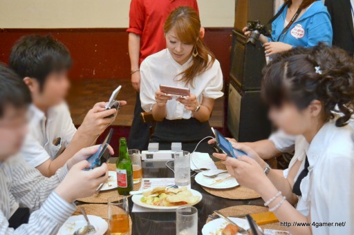 画像ギャラリー No.013のサムネイル画像 / 辻本プロデューサーが「4」の情報もポロリ!? 元SDN48のKONANさんと相川友希さんも“狩り会”に参加した「モンスターハンター3(トライ)G」社会人ハンター交流会レポート