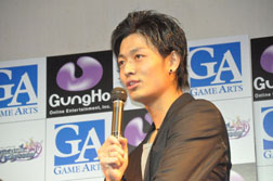 画像ギャラリー No.018のサムネイル画像 / 矢口真理さんと中村昌也さんが登場した,PS Vita用ソフト「ラグナロク オデッセイ」の発売記念イベント