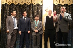 画像ギャラリー No.005のサムネイル画像 / 「英雄クロニクル」をモチーフにしたアーマードバトルのエキシビションマッチが2016年12月11日に開催。観戦招待などもアナウンスされた発表会の模様をレポート