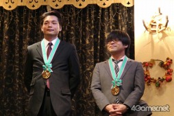 画像ギャラリー No.006のサムネイル画像 / 「英雄クロニクル」をモチーフにしたアーマードバトルのエキシビションマッチが2016年12月11日に開催。観戦招待などもアナウンスされた発表会の模様をレポート