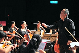 画像ギャラリー No.001のサムネイル画像 / 「タイムトラベラーズ」,オーケストラによるEDテーマの演奏をYouTubeで公開