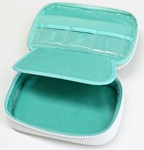 画像ギャラリー No.004のサムネイル画像 / 「逆転裁判5」デザインの3DS LL用ポーチや本体カバーなどが7月25日発売