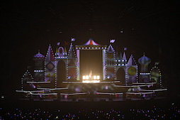 画像ギャラリー No.002のサムネイル画像 / 幕張がさらに熱くなった「シンデレラガールズ」のライブ「THE IDOLM@STER CINDERELLA GIRLS 5thLIVE TOUR Serendipity Parade!!! 幕張公演」をレポート