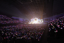 画像ギャラリー No.004のサムネイル画像 / 幕張がさらに熱くなった「シンデレラガールズ」のライブ「THE IDOLM@STER CINDERELLA GIRLS 5thLIVE TOUR Serendipity Parade!!! 幕張公演」をレポート