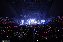 画像ギャラリー No.053のサムネイル画像 / 幕張がさらに熱くなった「シンデレラガールズ」のライブ「THE IDOLM@STER CINDERELLA GIRLS 5thLIVE TOUR Serendipity Parade!!! 幕張公演」をレポート