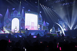 画像ギャラリー No.057のサムネイル画像 / 幕張がさらに熱くなった「シンデレラガールズ」のライブ「THE IDOLM@STER CINDERELLA GIRLS 5thLIVE TOUR Serendipity Parade!!! 幕張公演」をレポート