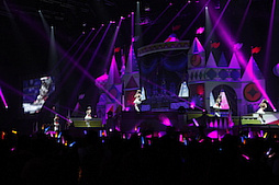 画像ギャラリー No.069のサムネイル画像 / 幕張がさらに熱くなった「シンデレラガールズ」のライブ「THE IDOLM@STER CINDERELLA GIRLS 5thLIVE TOUR Serendipity Parade!!! 幕張公演」をレポート