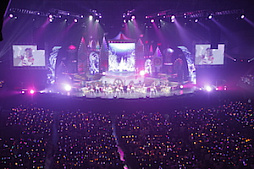 画像ギャラリー No.071のサムネイル画像 / 幕張がさらに熱くなった「シンデレラガールズ」のライブ「THE IDOLM@STER CINDERELLA GIRLS 5thLIVE TOUR Serendipity Parade!!! 幕張公演」をレポート