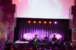 画像ギャラリー No.001のサムネイル画像 / ボーカロイドの“中の人”によるトークショーやライブなどが行われた「初音ミク -Project DIVA- F」の発売記念イベント「DAIBA de THANKS!」をレポート