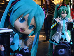 画像ギャラリー No.017のサムネイル画像 / ボーカロイドの“中の人”によるトークショーやライブなどが行われた「初音ミク -Project DIVA- F」の発売記念イベント「DAIBA de THANKS!」をレポート