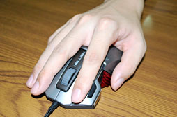 画像ギャラリー No.019のサムネイル画像 / 「Cherry青軸採用のマウス」はアリなのか? Thermalright製のゲーマー向けマウス「Hellion」を試す