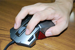 画像ギャラリー No.021のサムネイル画像 / 「Cherry青軸採用のマウス」はアリなのか? Thermalright製のゲーマー向けマウス「Hellion」を試す