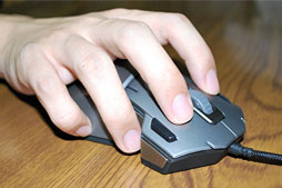 画像ギャラリー No.022のサムネイル画像 / 「Cherry青軸採用のマウス」はアリなのか? Thermalright製のゲーマー向けマウス「Hellion」を試す