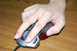 画像ギャラリー No.023のサムネイル画像 / 「Cherry青軸採用のマウス」はアリなのか? Thermalright製のゲーマー向けマウス「Hellion」を試す