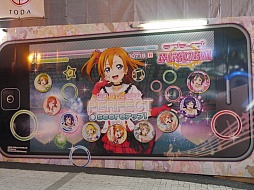 画像ギャラリー No.023のサムネイル画像 / 秋葉原がラブライブ一色に。「ラブライブ!スクールアイドルフェスティバル」のイベント「ハイスコアチャレンジ in 秋葉原」が開催中