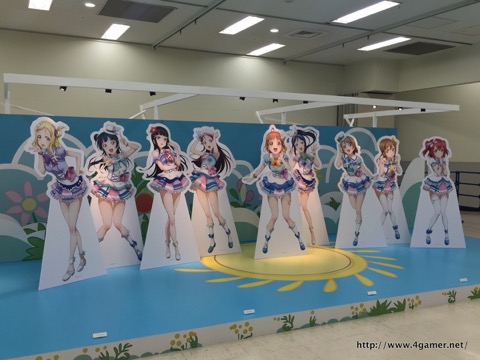 画像ギャラリー No.003のサムネイル画像 / 本邦初公開の「MOMENT RING」EXPERTで初見フルコン達成者も現れる。全国1位の座をかけた「スクフェス全国大会」決勝イベントをレポート