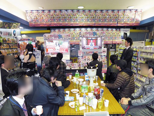 画像集#002のサムネイル/ドリームクラブ一夜かぎりの出張店舗が,葛西のゲームショップにオープン。プロデューサーの岡島氏も駆けつけた「ドリームクラブGogo.」体験会をレポート