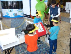 画像ギャラリー No.016のサムネイル画像 / ついに発売された「ポケットモンスターX・Y」,ファン達で賑わったポケモンセンタートウキョーの模様レポート。アクアシティでは試遊イベントも開催中