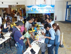 画像ギャラリー No.017のサムネイル画像 / ついに発売された「ポケットモンスターX・Y」,ファン達で賑わったポケモンセンタートウキョーの模様レポート。アクアシティでは試遊イベントも開催中