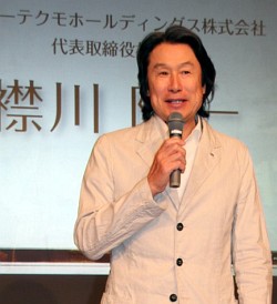 画像ギャラリー No.002のサムネイル画像 / 「エスカ&ロジーのアトリエ〜黄昏の空の錬金術士〜」の完成発表会が開催。キャラクターデザインの左氏とエスカ役の村川梨衣さんも登壇したイベントの模様をレポート