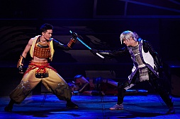 画像集#016のサムネイル/舞台「戦国BASARA4」は本日より公演開始。島 左近,柴田勝家ら新キャラクター参戦による新たな舞台「戦国BASARA」は必見だ