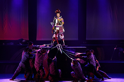 画像集#020のサムネイル/舞台「戦国BASARA4」は本日より公演開始。島 左近,柴田勝家ら新キャラクター参戦による新たな舞台「戦国BASARA」は必見だ