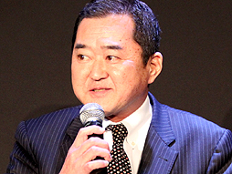 画像ギャラリー No.018のサムネイル画像 / 「ヒーローバンク」の「クロスメディア プロジェクト発表会」開催。名越稔洋氏が意気込みを語り,角田信朗さんが主題歌を熱唱した会場の模様をレポート