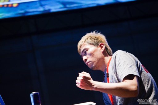 画像ギャラリー No.010のサムネイル画像 / 優勝賞金100万円+Capcom Cup Finals出場権を懸けたガチバトル。「ウルトラストリートファイターIV」公式大会「超百鬼秋杯」フォトレポート