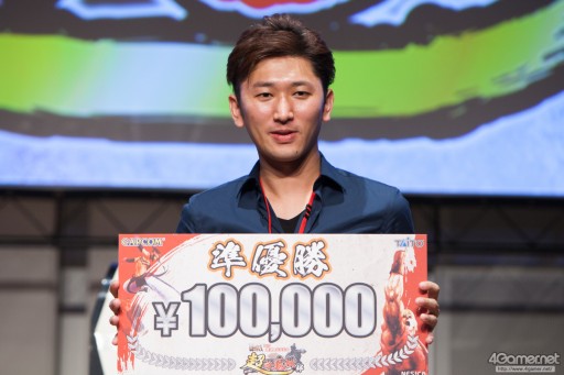 画像ギャラリー No.030のサムネイル画像 / 優勝賞金100万円+Capcom Cup Finals出場権を懸けたガチバトル。「ウルトラストリートファイターIV」公式大会「超百鬼秋杯」フォトレポート