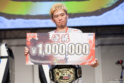 画像ギャラリー No.031のサムネイル画像 / 優勝賞金100万円+Capcom Cup Finals出場権を懸けたガチバトル。「ウルトラストリートファイターIV」公式大会「超百鬼秋杯」フォトレポート