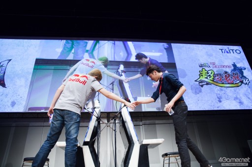 画像ギャラリー No.035のサムネイル画像 / 優勝賞金100万円+Capcom Cup Finals出場権を懸けたガチバトル。「ウルトラストリートファイターIV」公式大会「超百鬼秋杯」フォトレポート