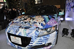 画像ギャラリー No.014のサムネイル画像 / 大橋彩香さんと福原綾香さんがゲームに登場するコラボカーの実車にサインを入れた,「ドリスピ」「デレステ」コラボ記念イベントをレポート