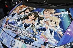 画像ギャラリー No.016のサムネイル画像 / 大橋彩香さんと福原綾香さんがゲームに登場するコラボカーの実車にサインを入れた,「ドリスピ」「デレステ」コラボ記念イベントをレポート