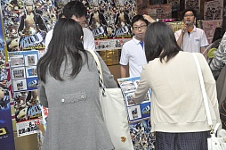 画像ギャラリー No.004のサムネイル画像 / PS3「ペルソナ4 ジ・アルティマックス ウルトラスープレックスホールド」の発売記念抽選会をレポート。ディレクター和田和久氏のミニインタビューも掲載