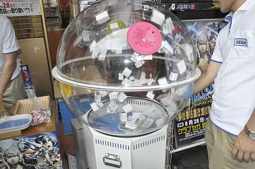 画像ギャラリー No.007のサムネイル画像 / PS3「ペルソナ4 ジ・アルティマックス ウルトラスープレックスホールド」の発売記念抽選会をレポート。ディレクター和田和久氏のミニインタビューも掲載