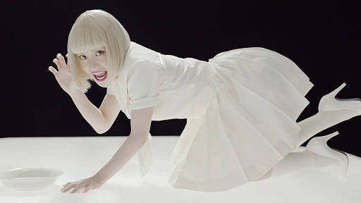 画像集#004のサムネイル/「白猫プロジェクト」,大島優子さんの出演するTVCMが本日から放映