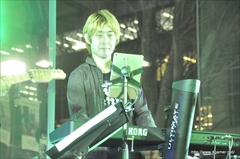 画像ギャラリー No.006のサムネイル画像 / 「TERRA BATTLE」の100万DL公約ライブ「AROUNDERS TERRA BATTLE」をレポート。バンドアレンジで演奏された楽曲にファンは大盛り上がり