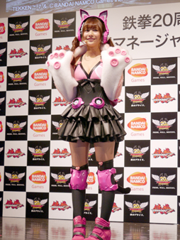 画像ギャラリー No.015のサムネイル画像 / 佐野ひなこさんによる新キャラ「ラッキー・クロエ」のコスプレも披露された,「『鉄拳』20周年応援マネージャー 佐野ひなこ就任式」をレポート