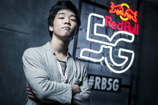  No.014Υͥ / Red Bull 5G 2015פɽ郎š2015ǯ12ΡFINALSפ˸4췳եʥꥹȤФ줿ͤݡ