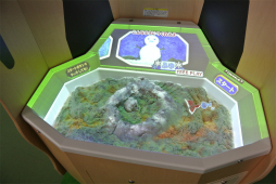 画像集#007のサムネイル/セガのキッズ向け遊具「え〜でる すなば」開発陣にインタビュー。“絵が出る不思議な砂遊び”を生み出したNプロ研究開発部の狙いを聞いた